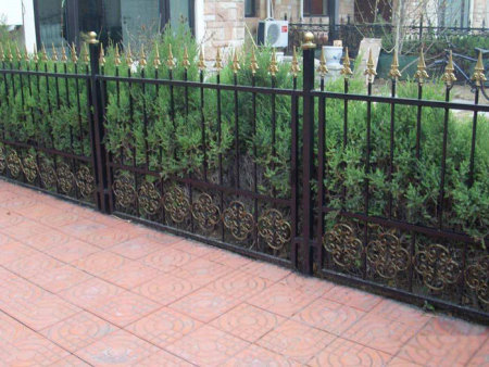 鐵藝(yi)護欄